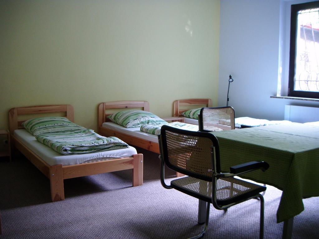 Hostel Drzymaly Познань Номер фото
